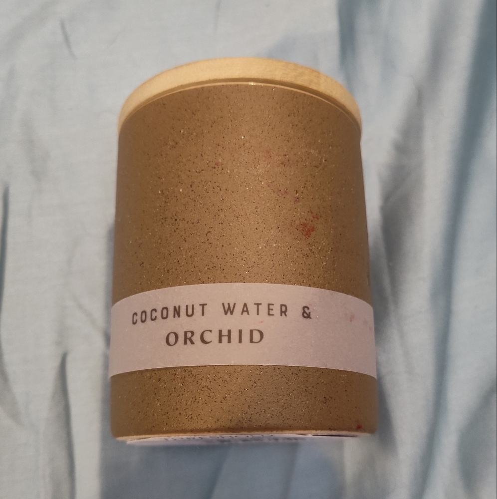 NEW!! Threshold Coconut Water & Orchid Scented Candle 6.4oz